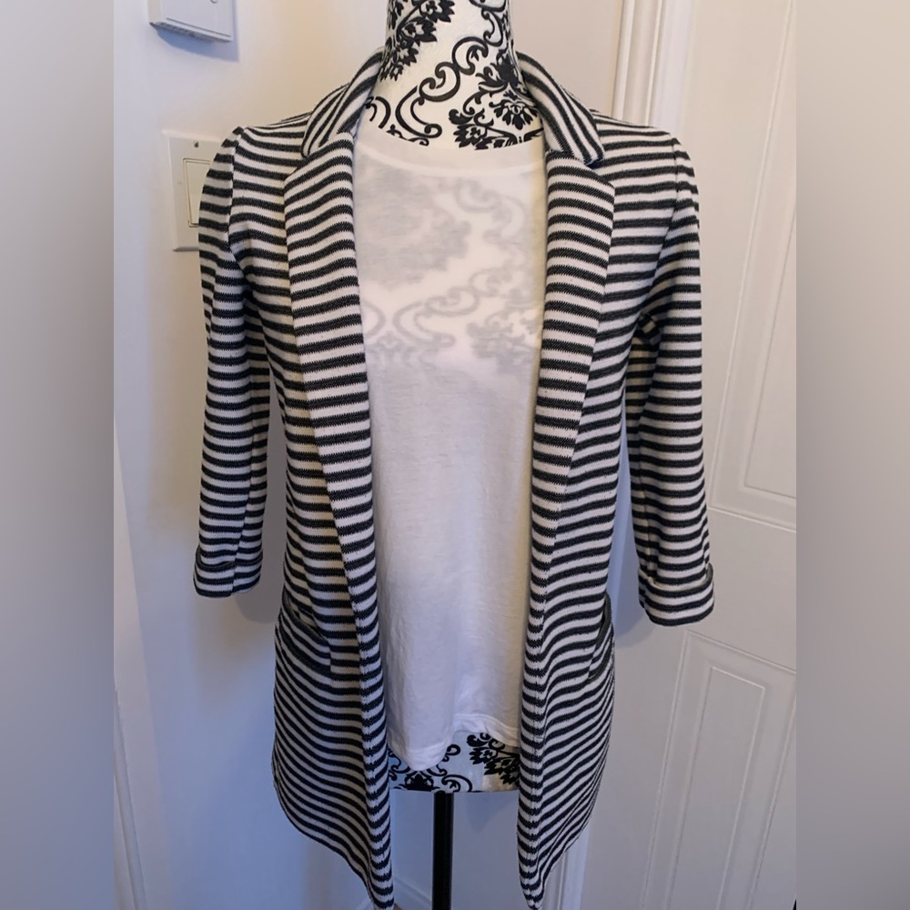 Beautiful blazer. Very good condition.